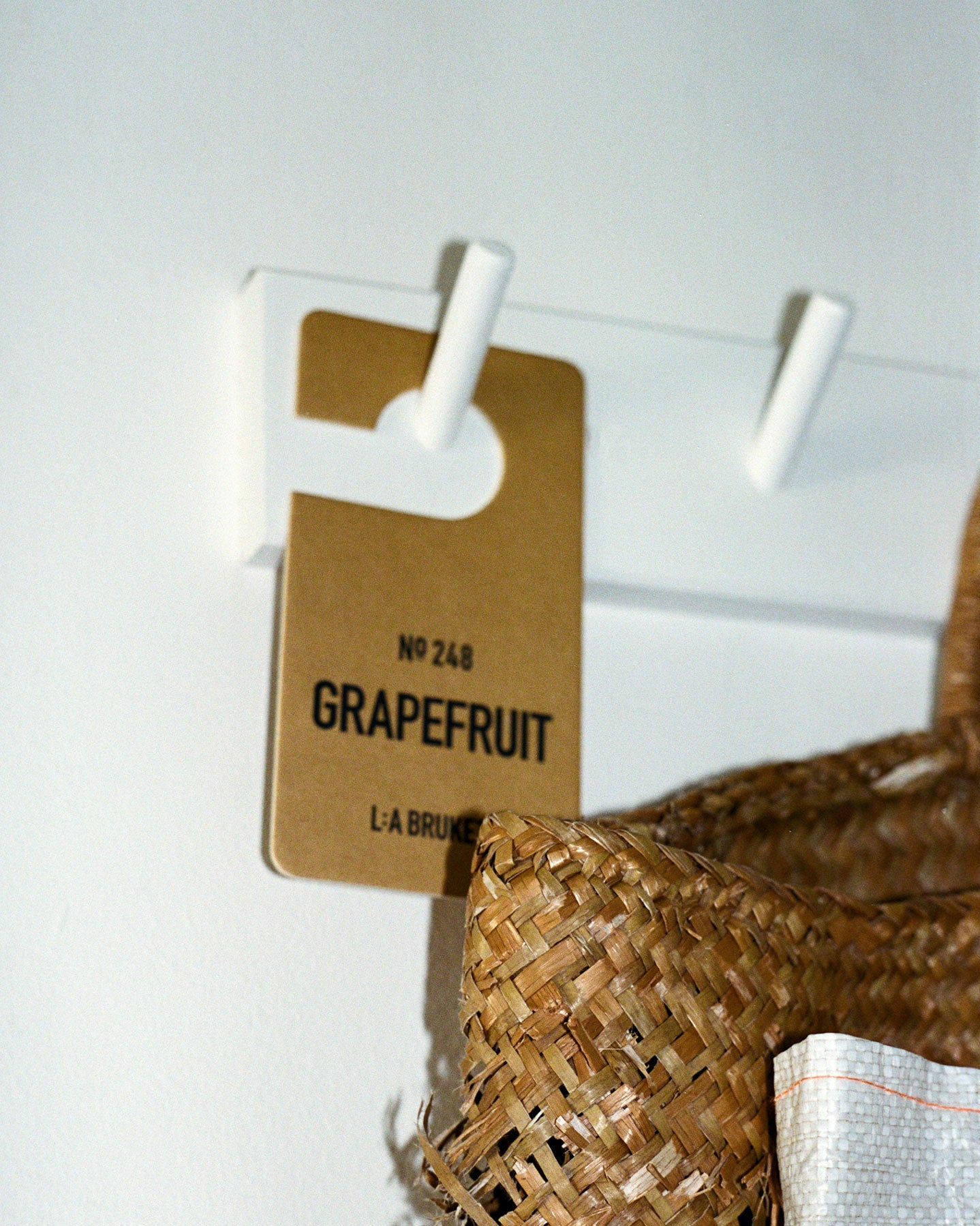 L:A BRUKET 248 Fragrance Tag Grapefruit