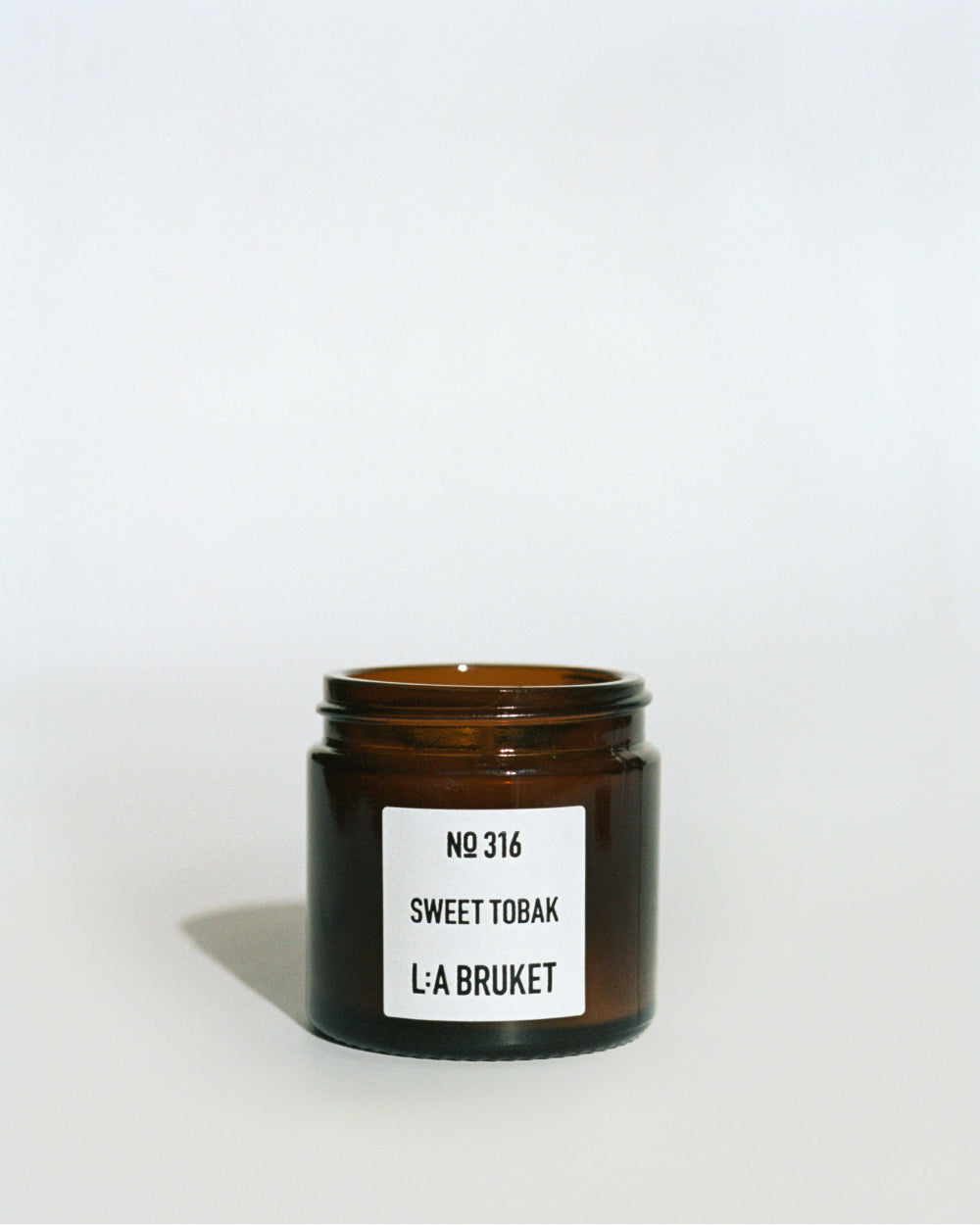 L:A BRUKET 316 Mini Scented Candle Sweet Tobak 50g