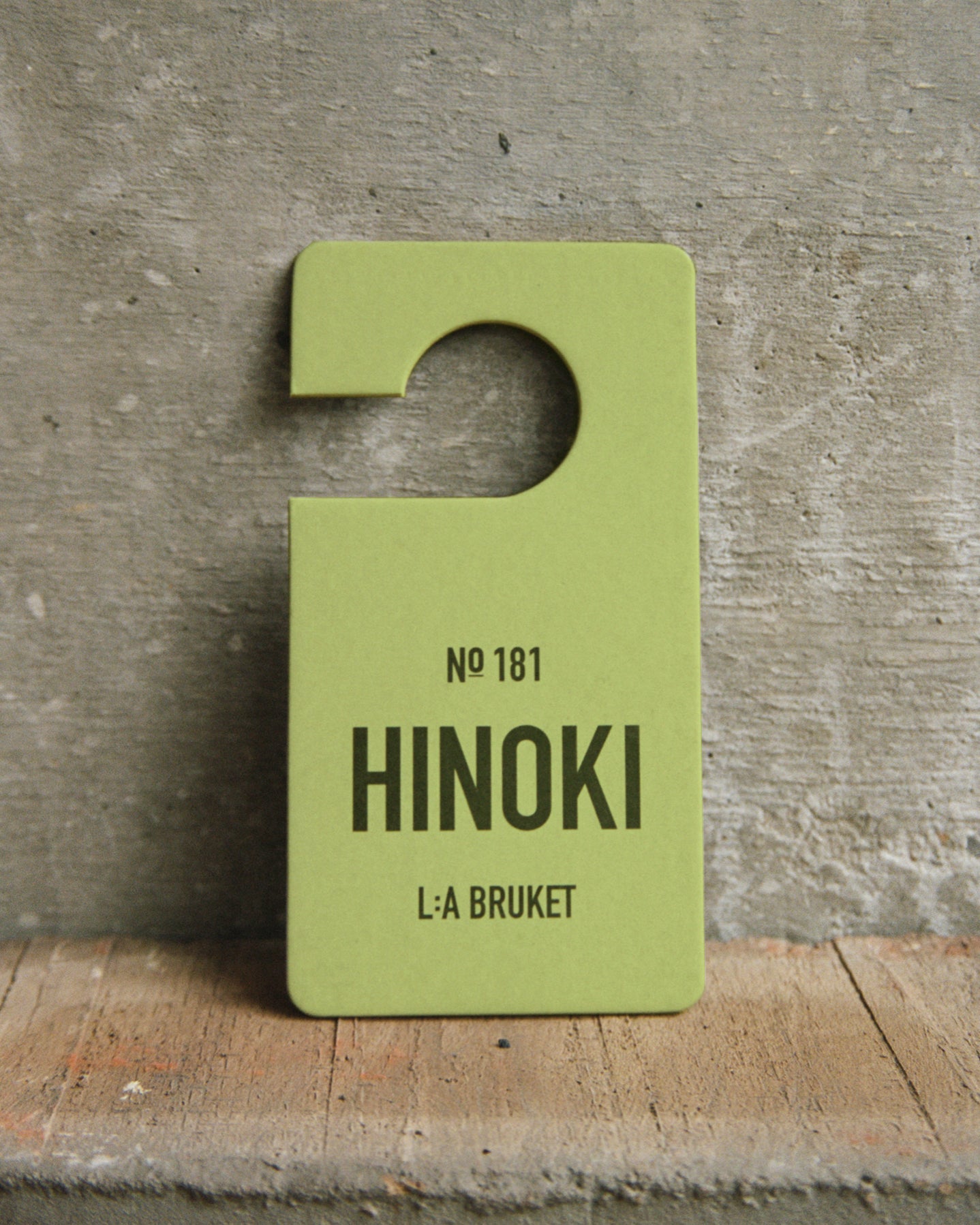 L:A BRUKET 181 Fragrance Tag Hinoki