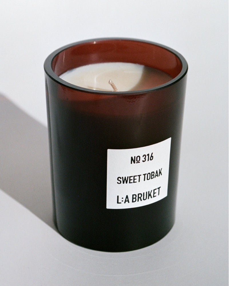 L:A BRUKET 316 Scented Candle Sweet Tobak 260g