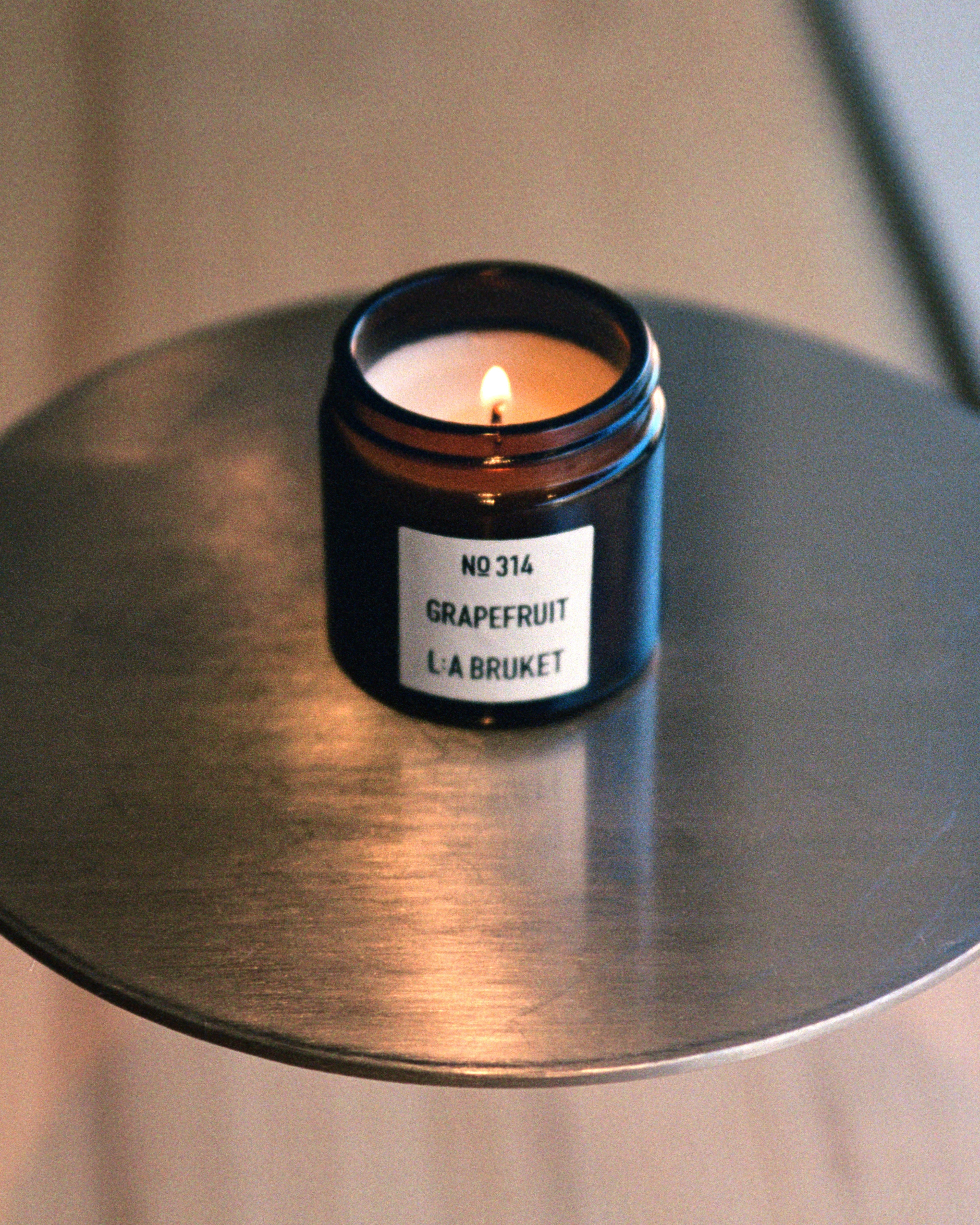 L:A BRUKET 314 Mini Scented Candle Grapefruit 50g