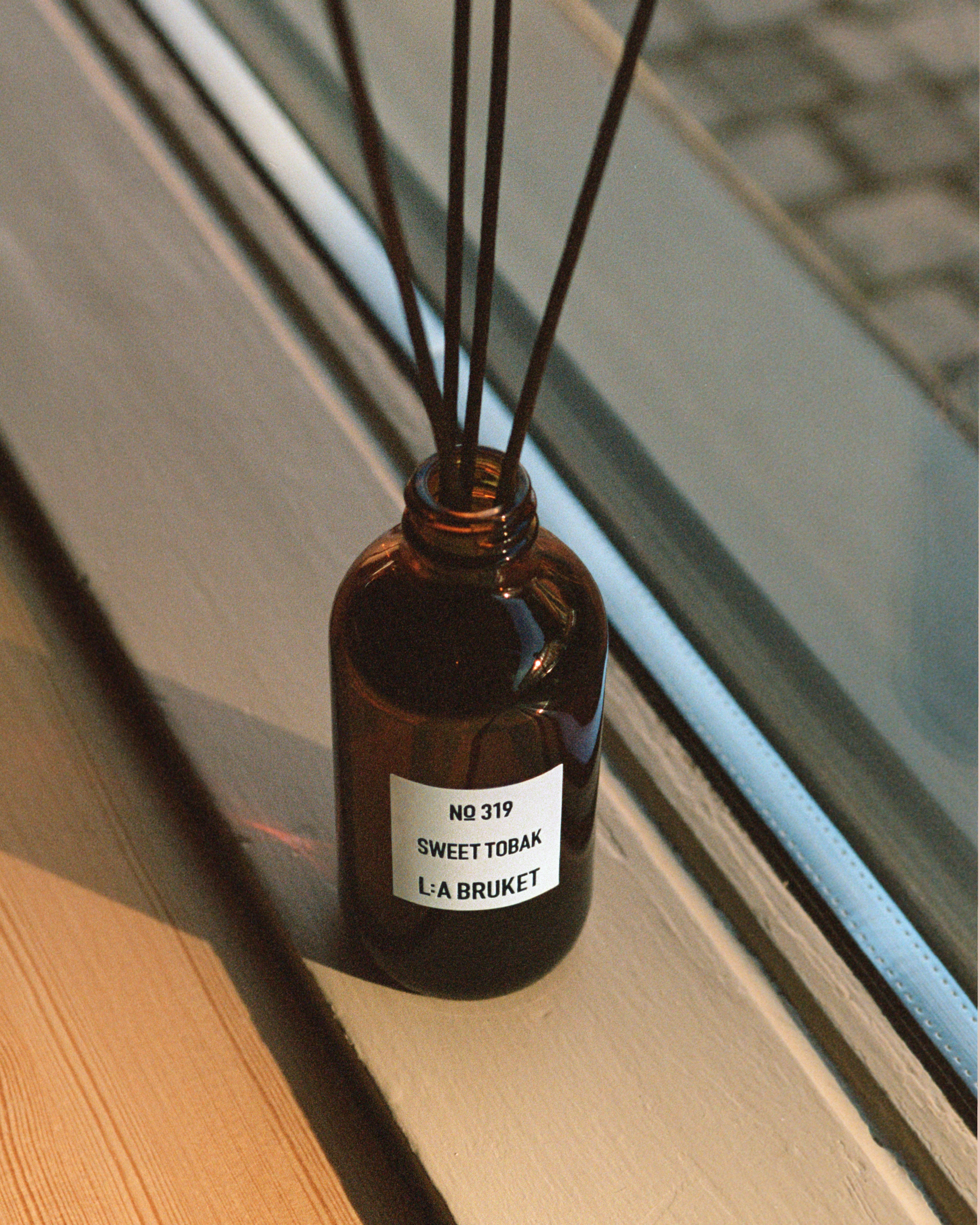 L:A BRUKET 319 Room Diffuser Sweet Tobak 200ml