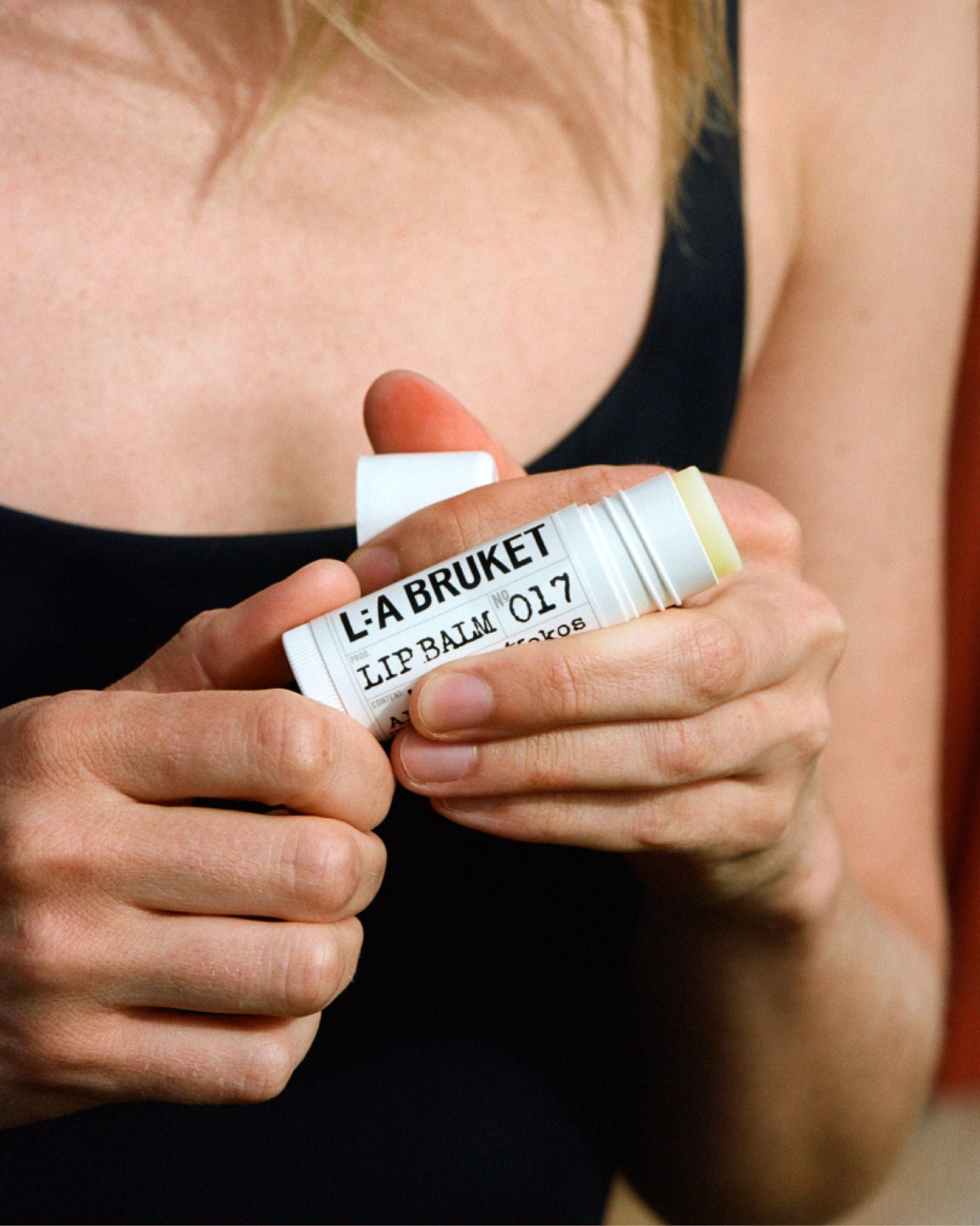 L:A BRUKET 017 Lip Balm Almond Coconut 14g