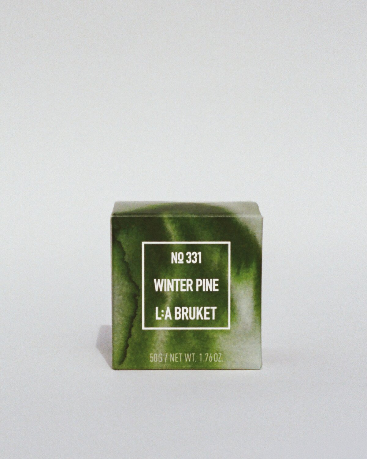 L:A BRUKET 331 Mini Scented Candle Winter Pine lit
