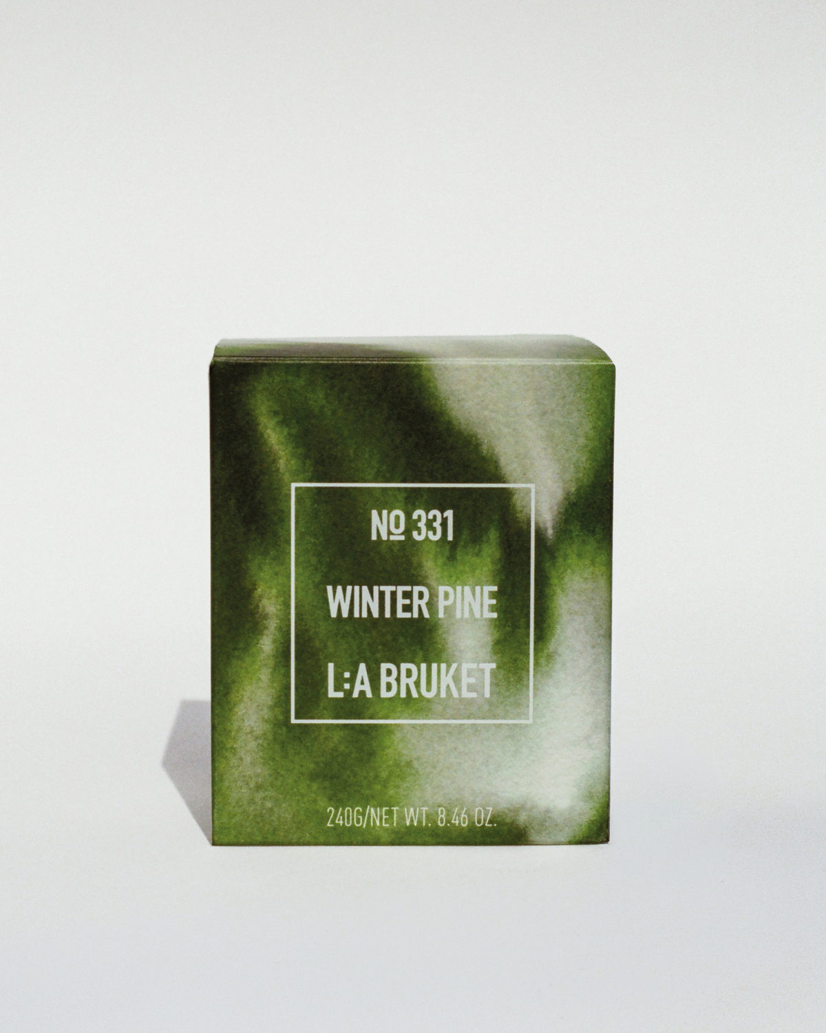 L:A BRUKET 331 Scented Candle Winter Pine 240g lit