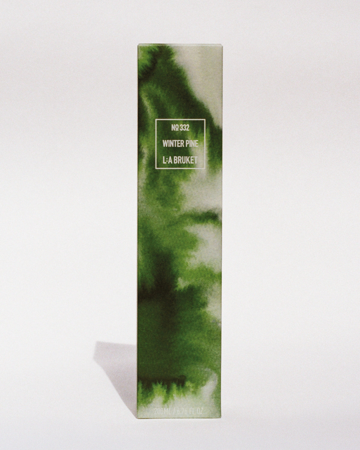 L:A BRUKET 332 Room Diffuser Winter Pine detail